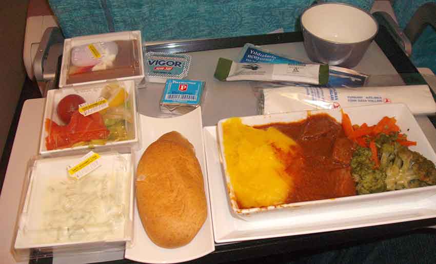 Comer no avião é um exercício. Sem gosto e de má qualidade